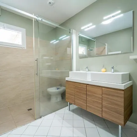 Maison Renovee A Pour 10 Pers. Avec Jardin Proche Ocean *