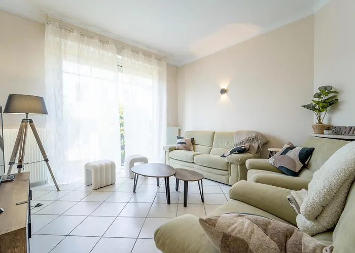 Hébergement de vacances Maison Rénovée à Pour 10 Pers. Avec Jardin Proche Océan - Fr-1-50-194 *